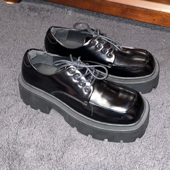 : Truffle Collection; wide fit, chunky lace up shoes; platform; SIZE 7 (US)